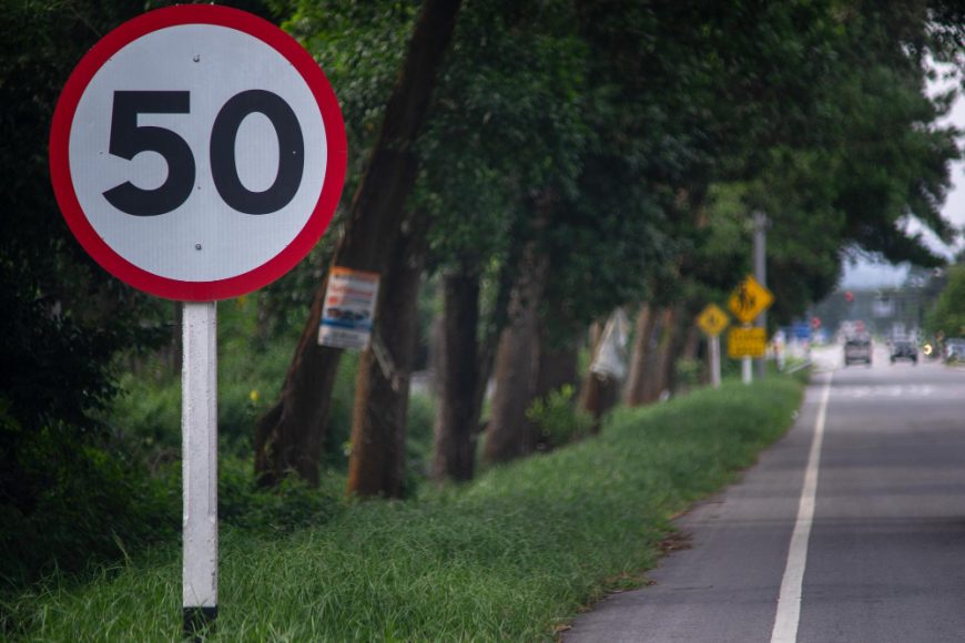 Care este limita de viteză în localitate?